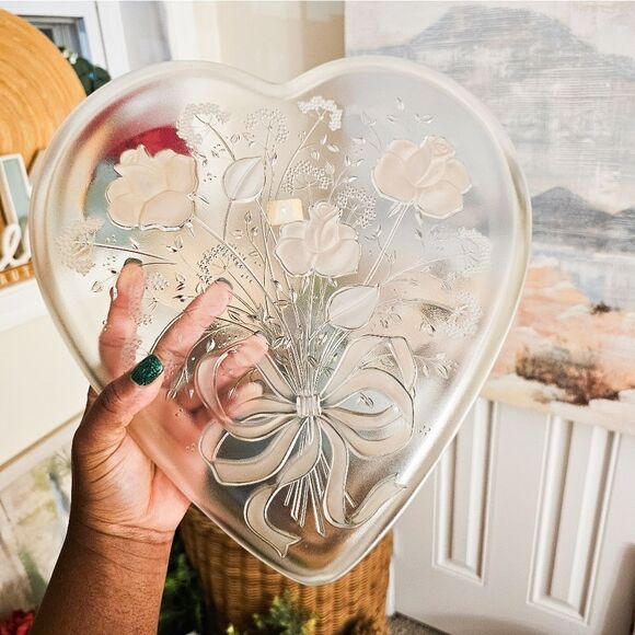 New VTG Mikasa Crystal Sweatheart Roses Embossed Serving Tray. - Picture 5 of 15